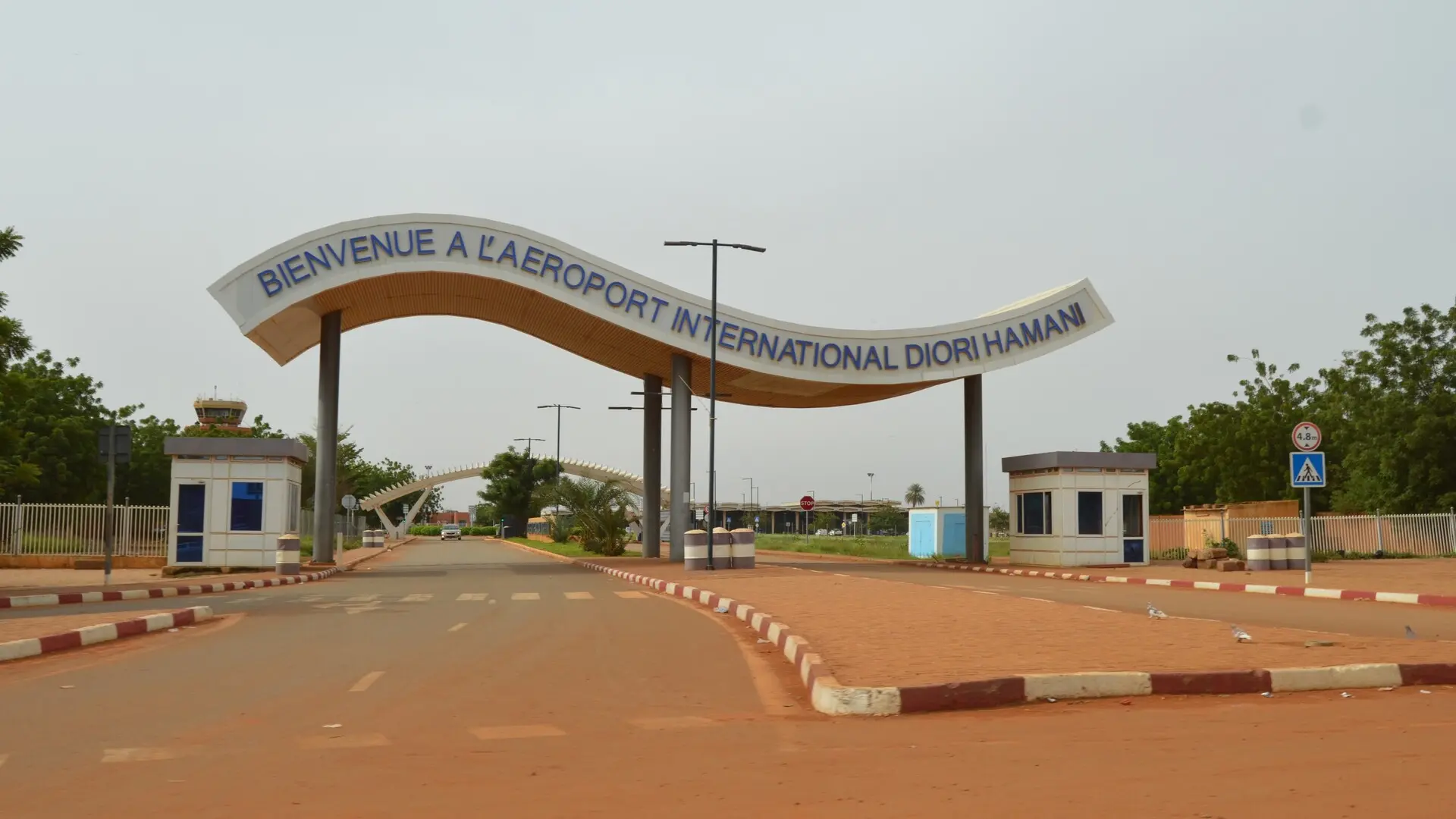 El aeropuerto de Niamey registra fuertes disparos y explosiones