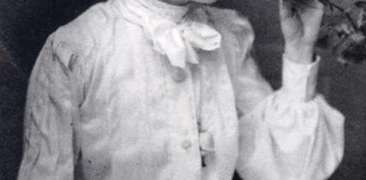 “Cuando una puerta de la felicidad se cierra, otra se abre, pero a menudo miramos…”