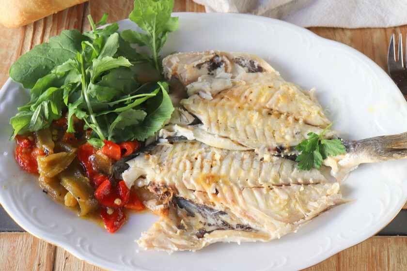 Receta de dorada a la sal, la tradicional forma de cocinar el pescado en sus vapores