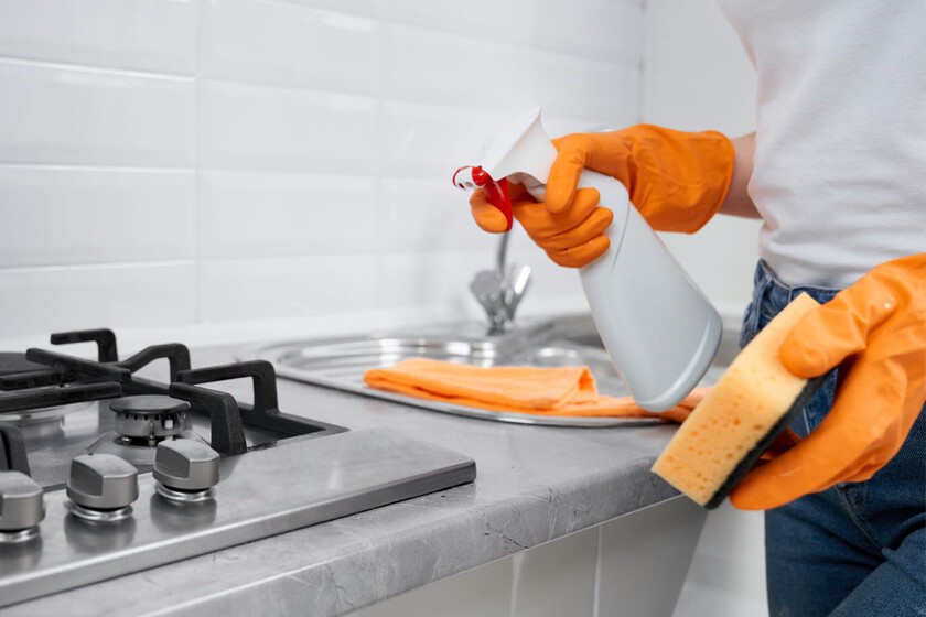 ¿Limpias tu cocina a fondo? Estas son las tres superficies que deberías desinfectar cada día