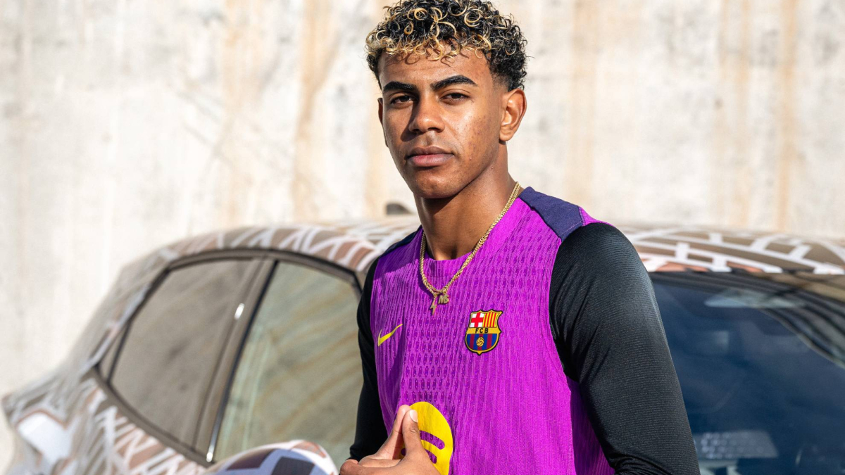 Los jugadores del Barcelona prueban este Cupra que aún no está a la venta, pero Lamine Yamal solo ha podido verlo