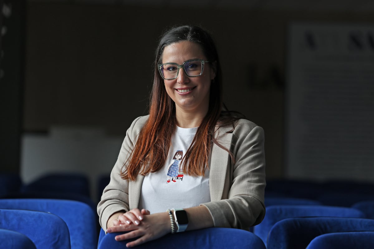 Beatriz Martínez, psiquiatra: “En unos años, dejar a los niños con las pantallas se verá como cuando se mojaba el chupete en anís” | Sociedad