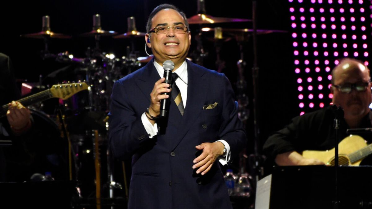 Gilberto Santa Rosa presenta ‘Íntimo’, su álbum más personal con boleros en vivo