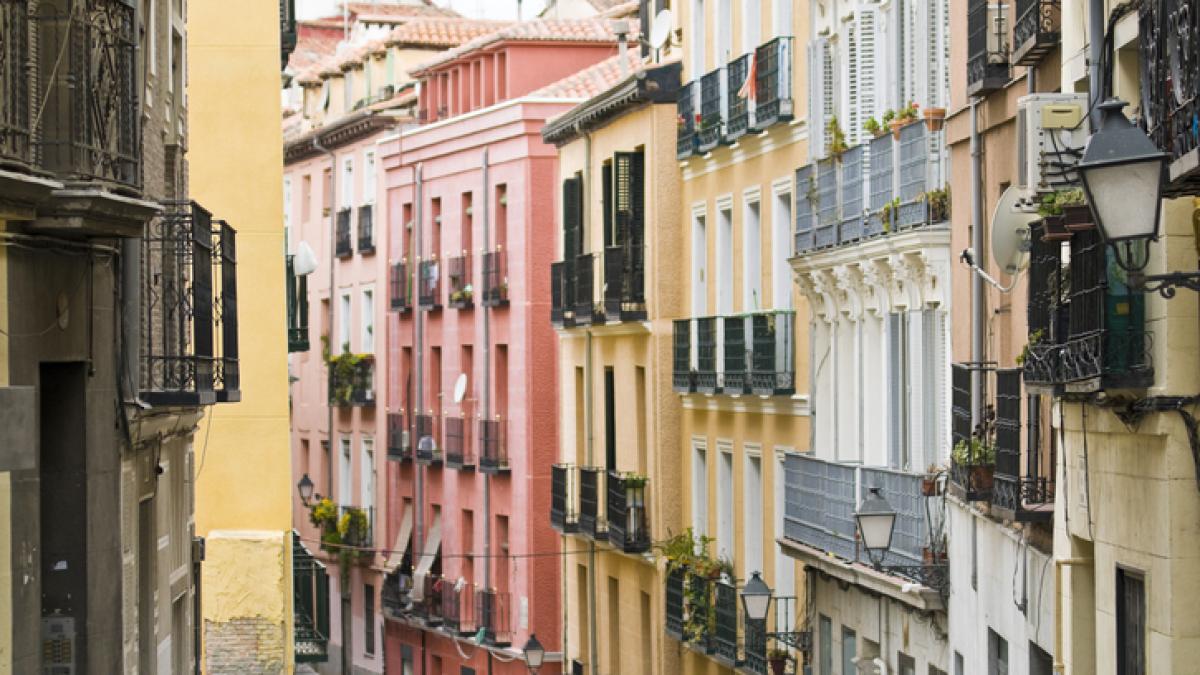 Carmen, 47 años, paga 480 euros por su habitación en un piso compartido: "Llego a casa y me deprimo"
