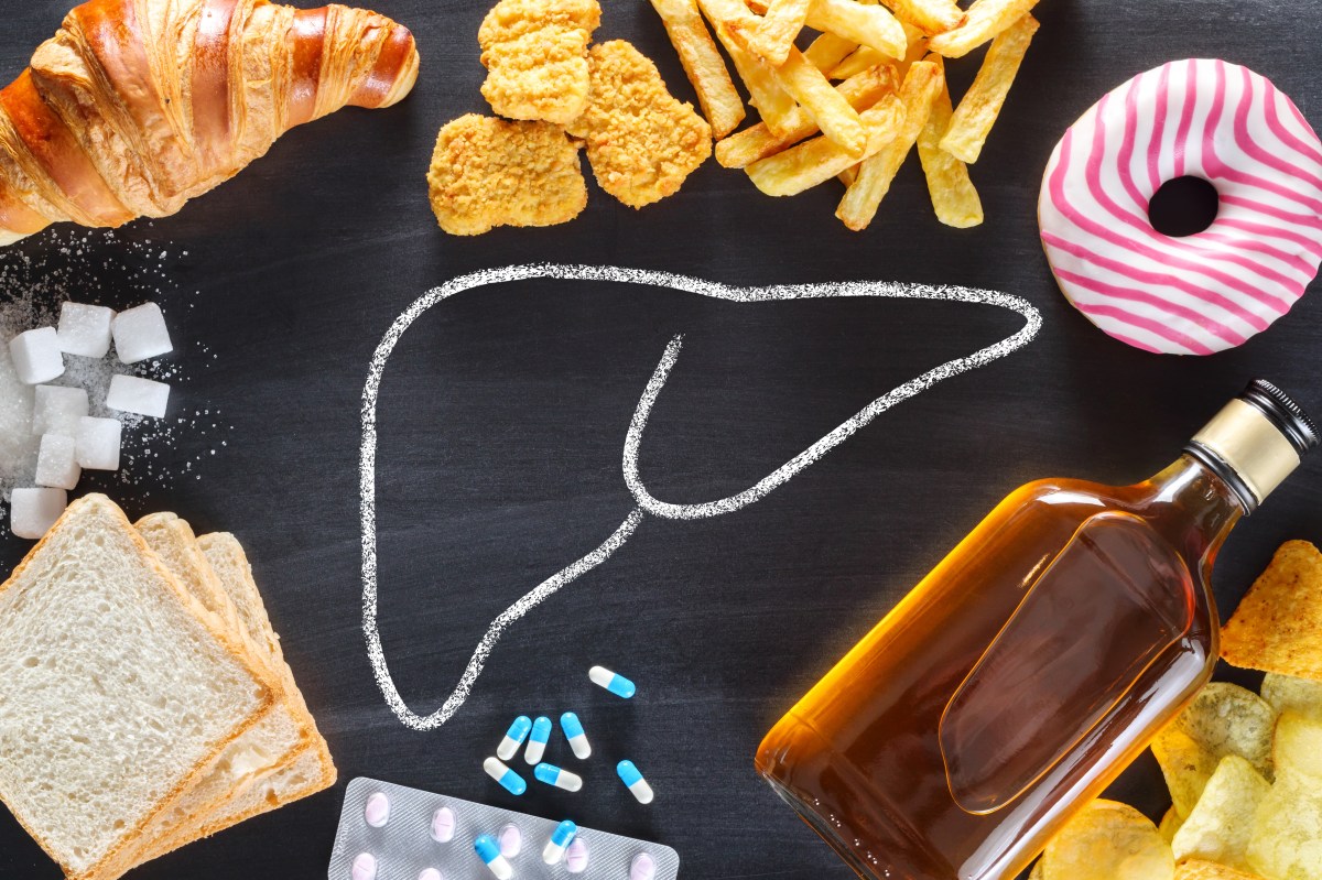 Los 5 «enemigos silenciosos» que dañan tu hígado: Lo que la ciencia dice sobre tu alimentación