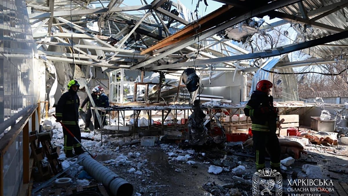 Rusia bombardea Járkov y Jersón mientras Ucrania golpea fábricas y objetivos militares