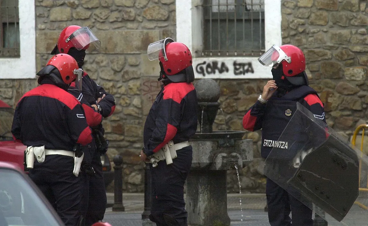 El Gobierno vasco nombra secretario municipal de dos consistorios de EH Bildu a un condenado por colaborar con ETA desde las 'herriko tabernas'