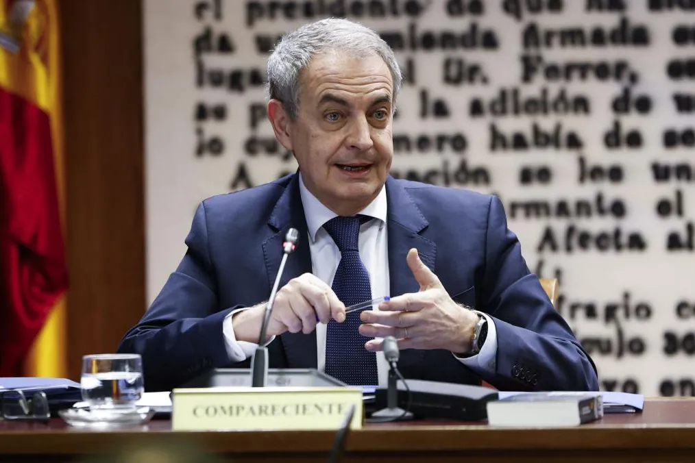 Zapatero tacha de "perversa y vergonzosa" la acusación de haber dado un "chivatazo" a Julio Martínez