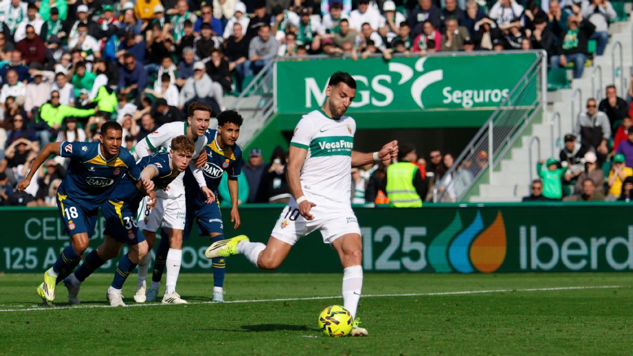 Rafa Mir, acusado de racismo por El Hilali en Elche vs Espanyol