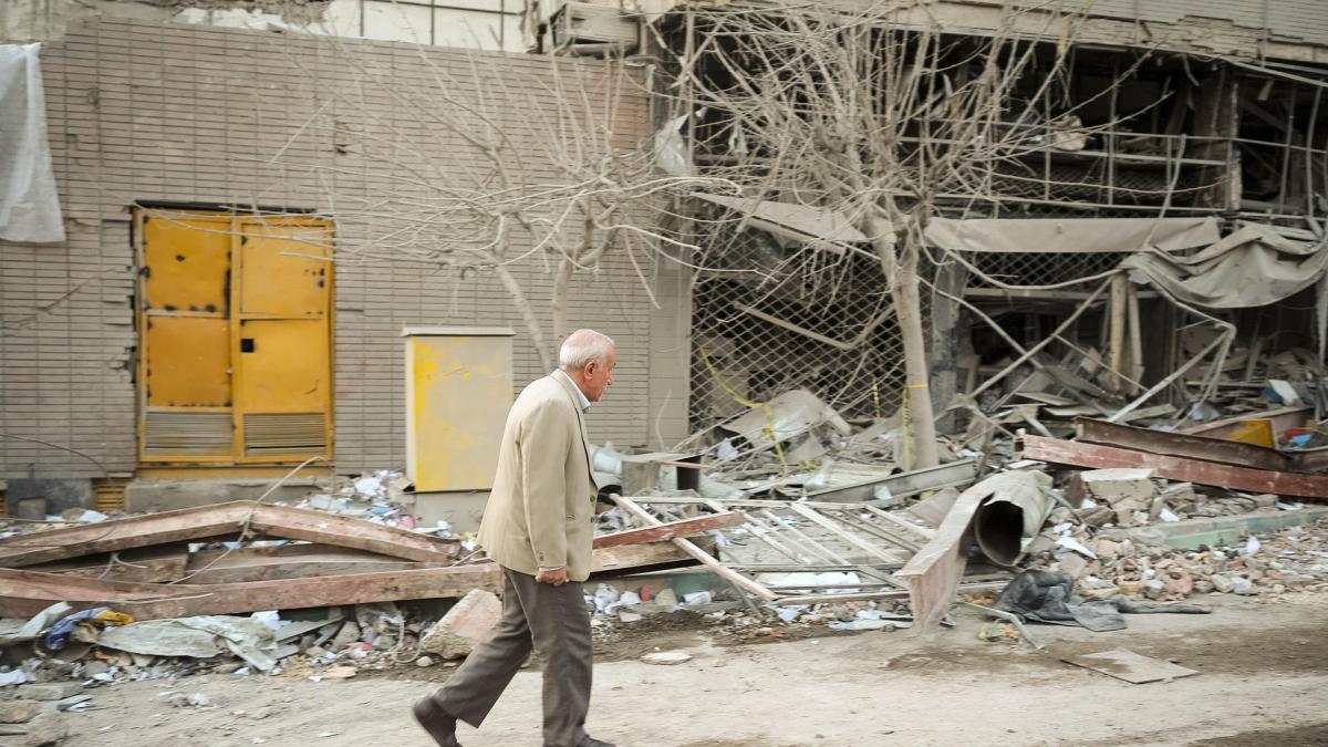 Israel bombardea la televisión estatal iraní en Teherán y golpea el corazón mediático del régimen