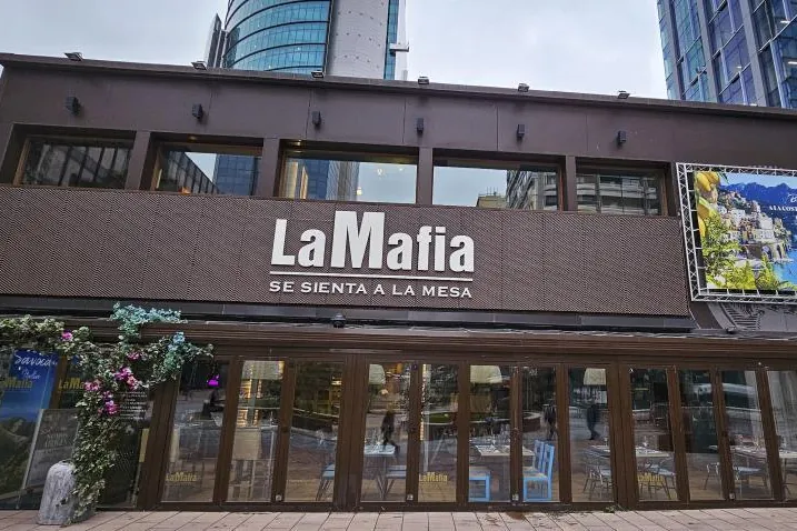 Italia consigue que la cadena de restaurantes 'La Mafia se sienta a la mesa' tenga que cambiar de nombre, al considerarlo ofensivo