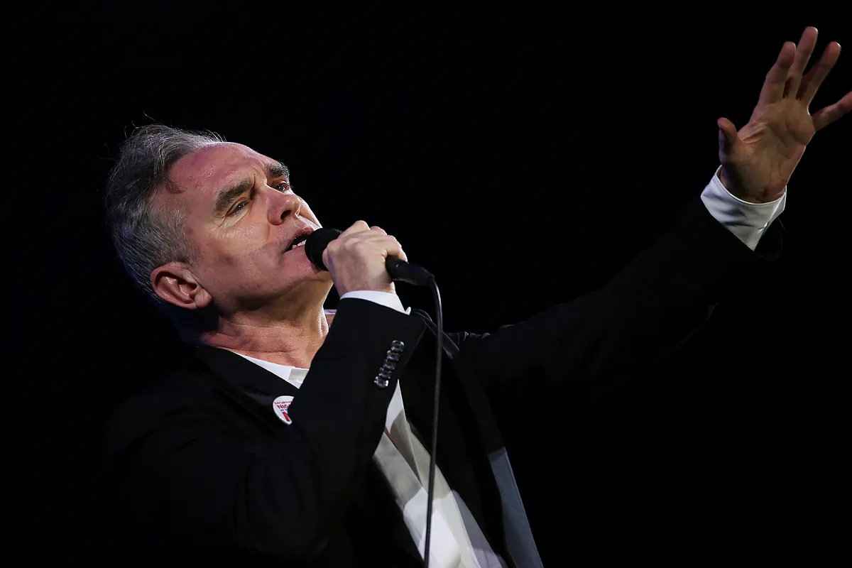 Morrissey anula su concierto en Valencia tras una noche sin dormir a causa de las Fallas: "El ruido lo ha dejado en estado catatónico"