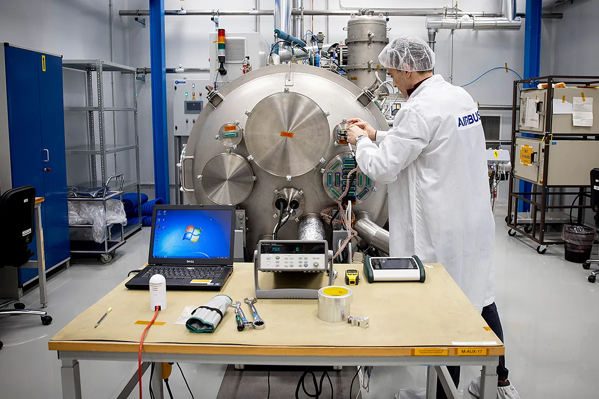 Tecnología madrileña rumbo a la Luna: "Es la primera vez que la NASA confía un sistema crítico de su nave a una empresa española"