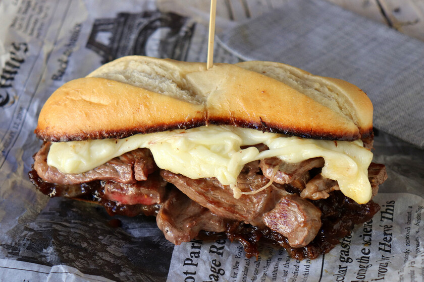 Philly Cheesesteak o Philadelphia Cheesesteak, receta del mítico bocadillo americano
