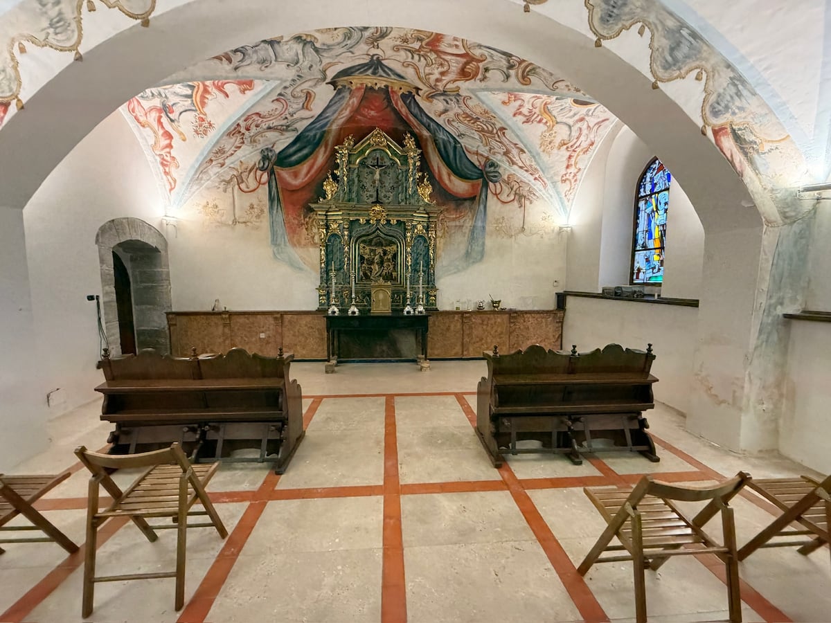 Una cocina arrancada, ratones y pergaminos del siglo XIV tapados con mantas: así quedó el monasterio tras la salida de las monjas rebeldes | Sociedad