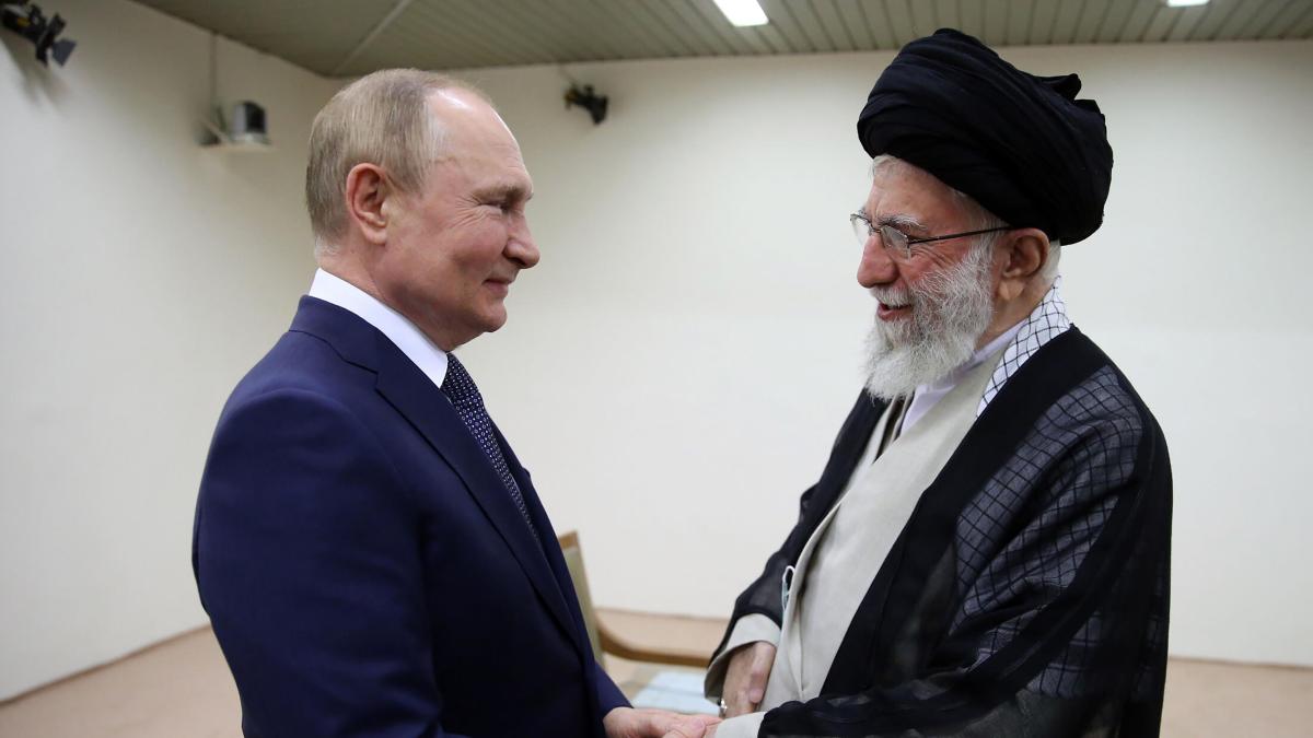 Putin califica el asesinato de Jamenei de “cínico”