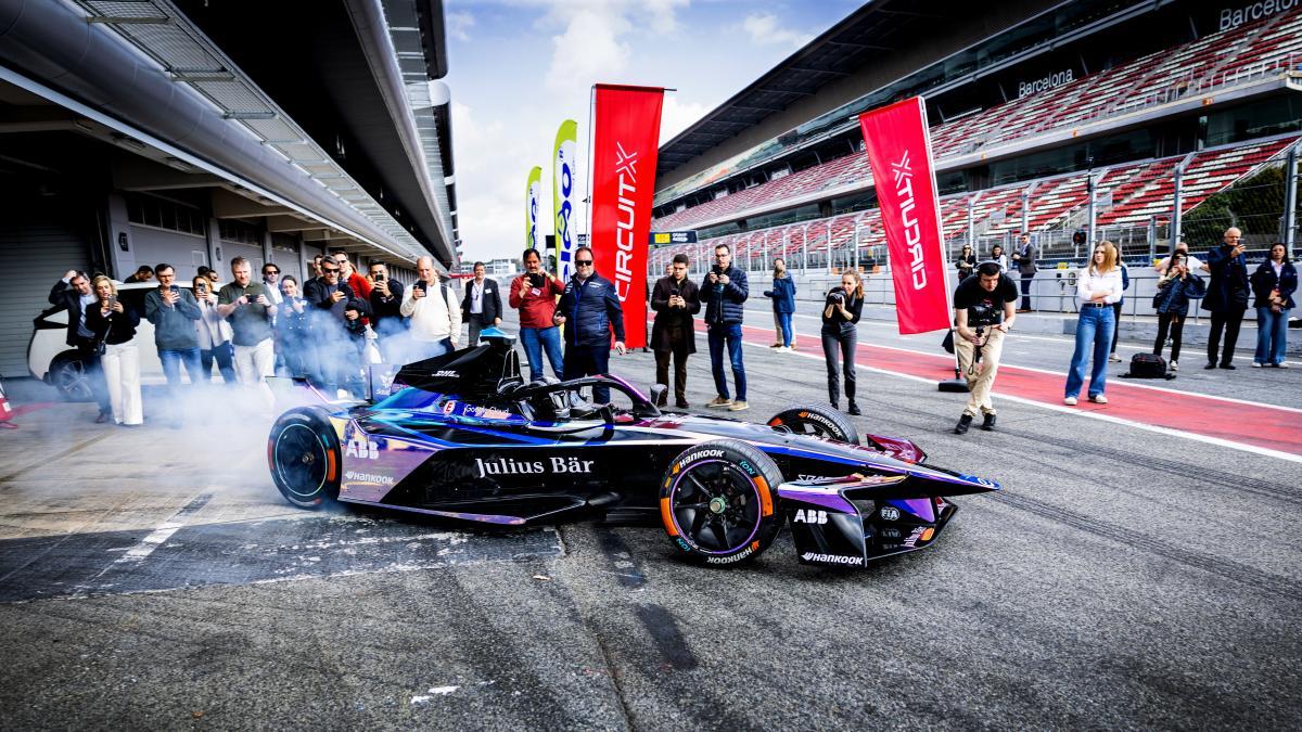 El Mobile arranca un día antes a toda velocidad en el Circuit de Catalunya