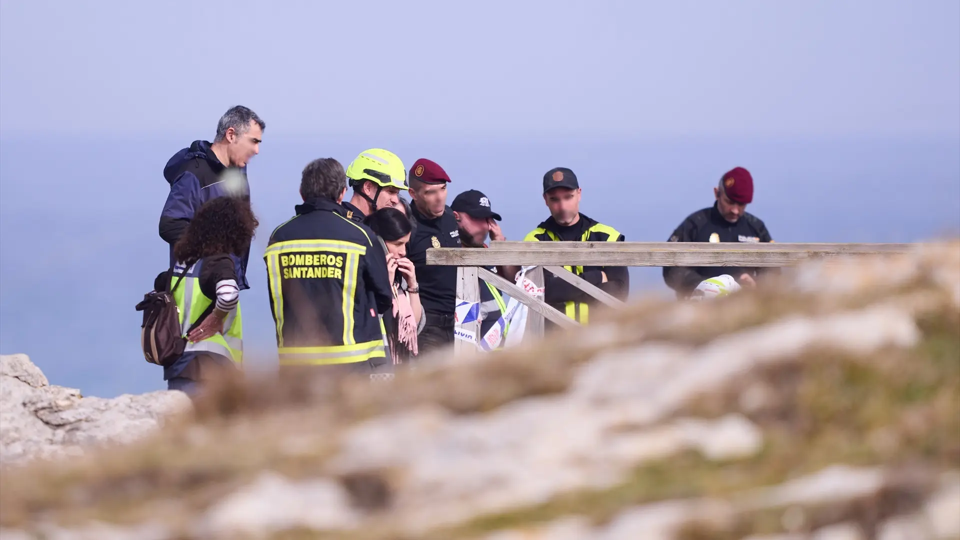 Precintan dos pasarelas de la senda costera donde se produjo la muerte de las cinco personas en Santander