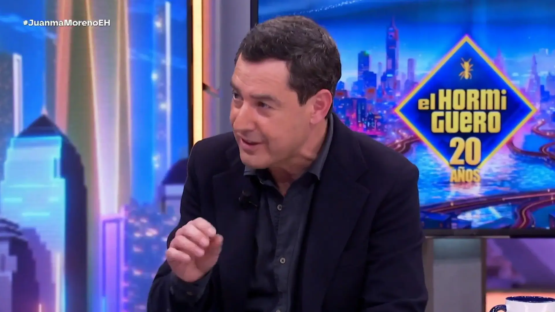 Juanma Moreno explica en ‘El Hormiguero’ el motivo por el que ha prohibido a su hijo mayor tener redes: «Que aguante un poquito»