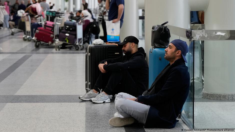 Miles de viajeros varados en aeropuertos de Medio Oriente