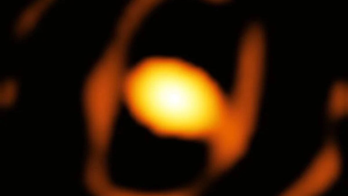 Una estrella gigante acaba de cambiar de color y podría estar a punto de estallar
