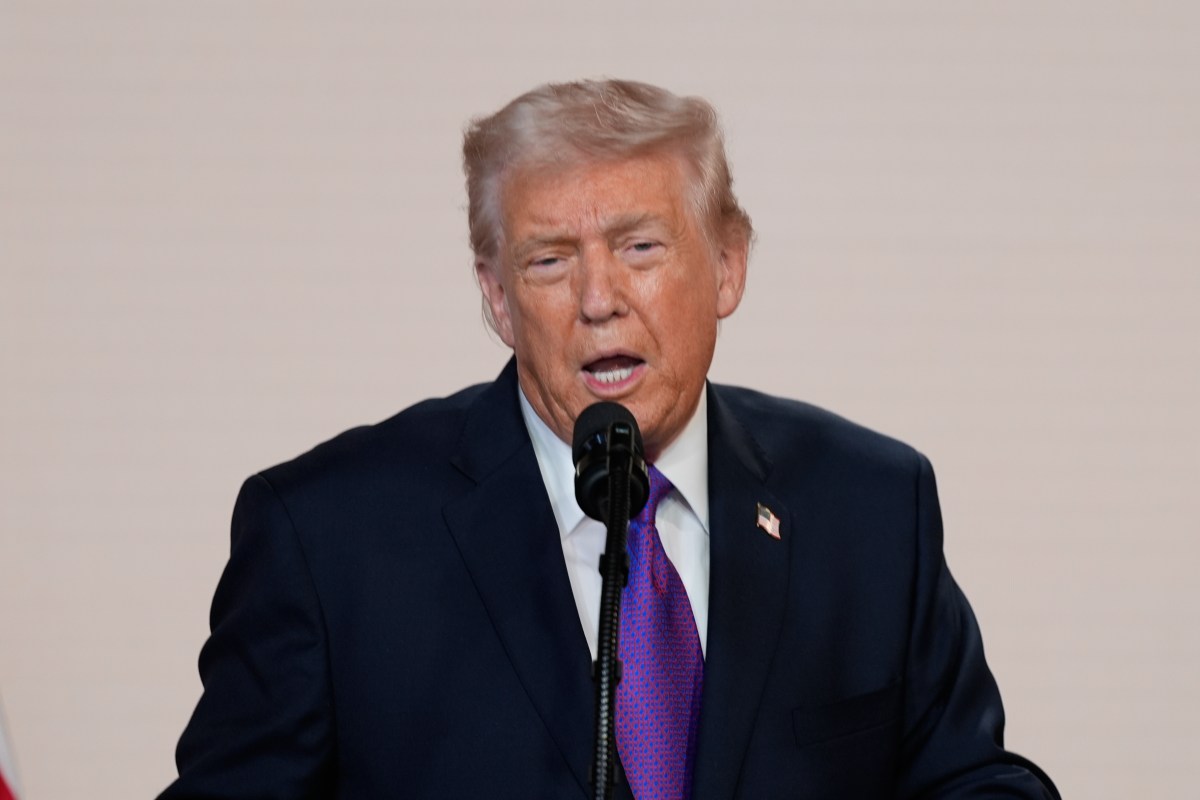 Trump presume que Comando Central «aniquiló» objetivos militares en la isla de Kharg, centro petrolero de Irán