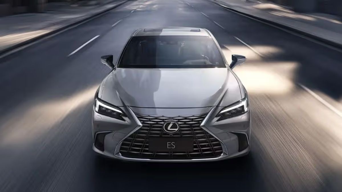 Lexus ES 2026 revela precios de sus versiones híbrida y EV