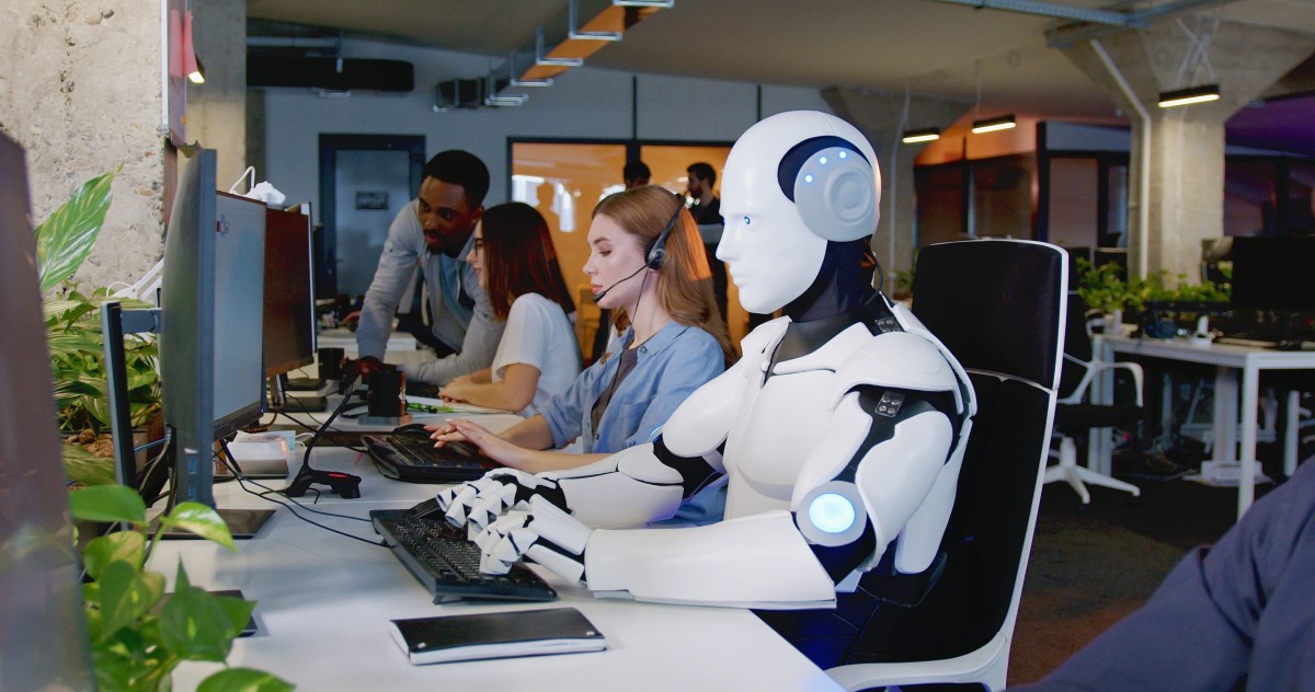 La inteligencia artificial transforma empleos: ¿quién se adapta mejor a los cambios?