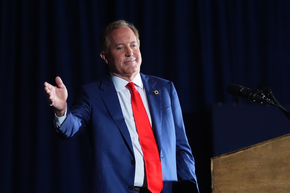Ken Paxton, fiscal general de Texas, no abandonará contienda por escaño a pesar de ultimátum de Trump