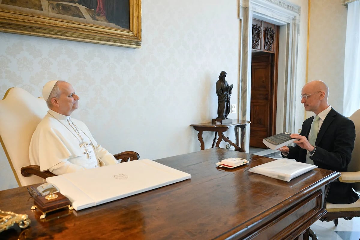El papa León XIV se reúne 40 minutos con el autor de un libro de investigación y denuncia sobre el Opus Dei | Sociedad