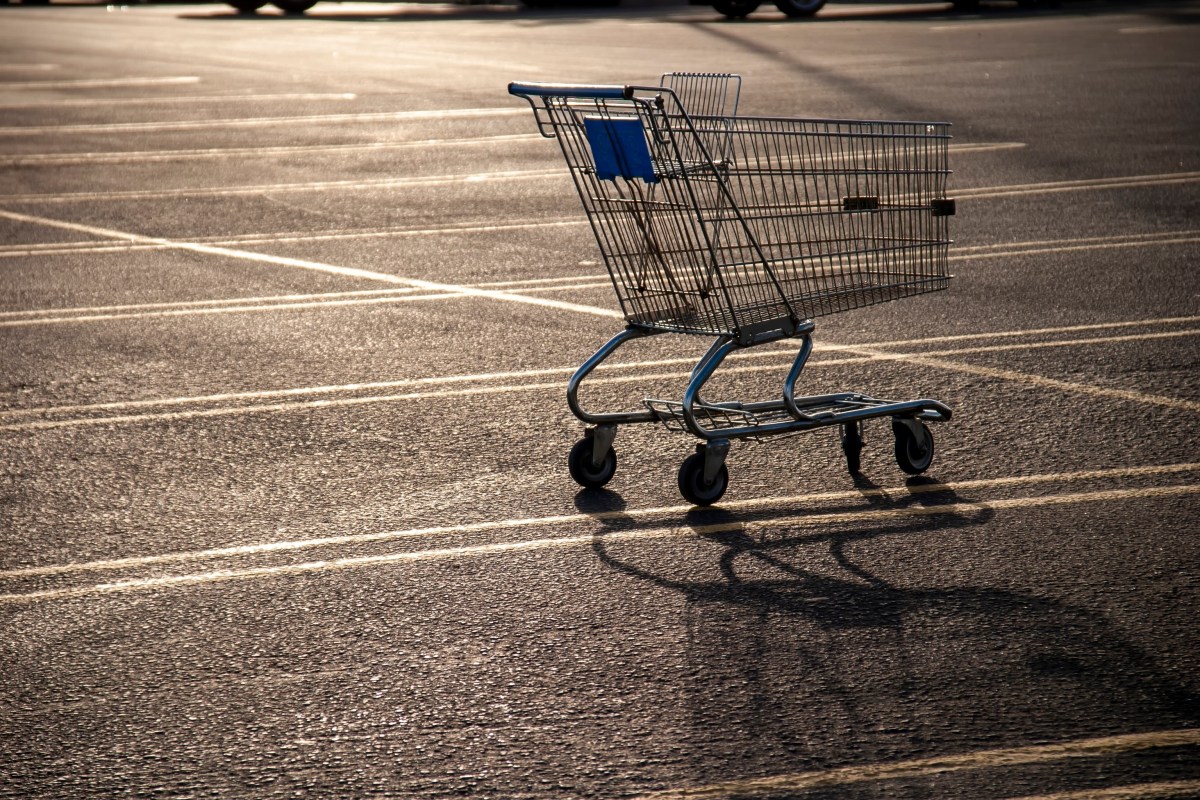 Qué pasa en Arizona si sacas un carrito del supermercado: esto dice la ley