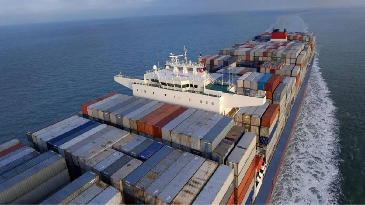 100 barcos cargados de crudo y amoniaco vagan sin tripulación por los océanos