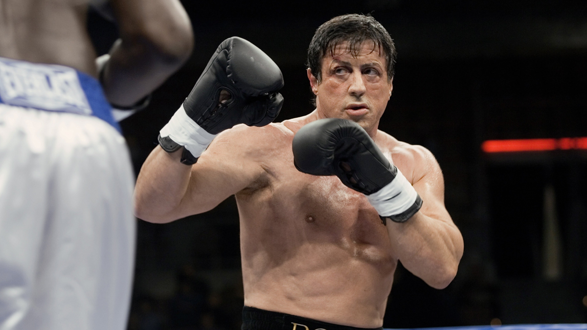 La carrera de Stallone le debe mucho a Rocky, pero la taquilla no dice lo mismo. Esta es la película que realmente lo petó en los cines