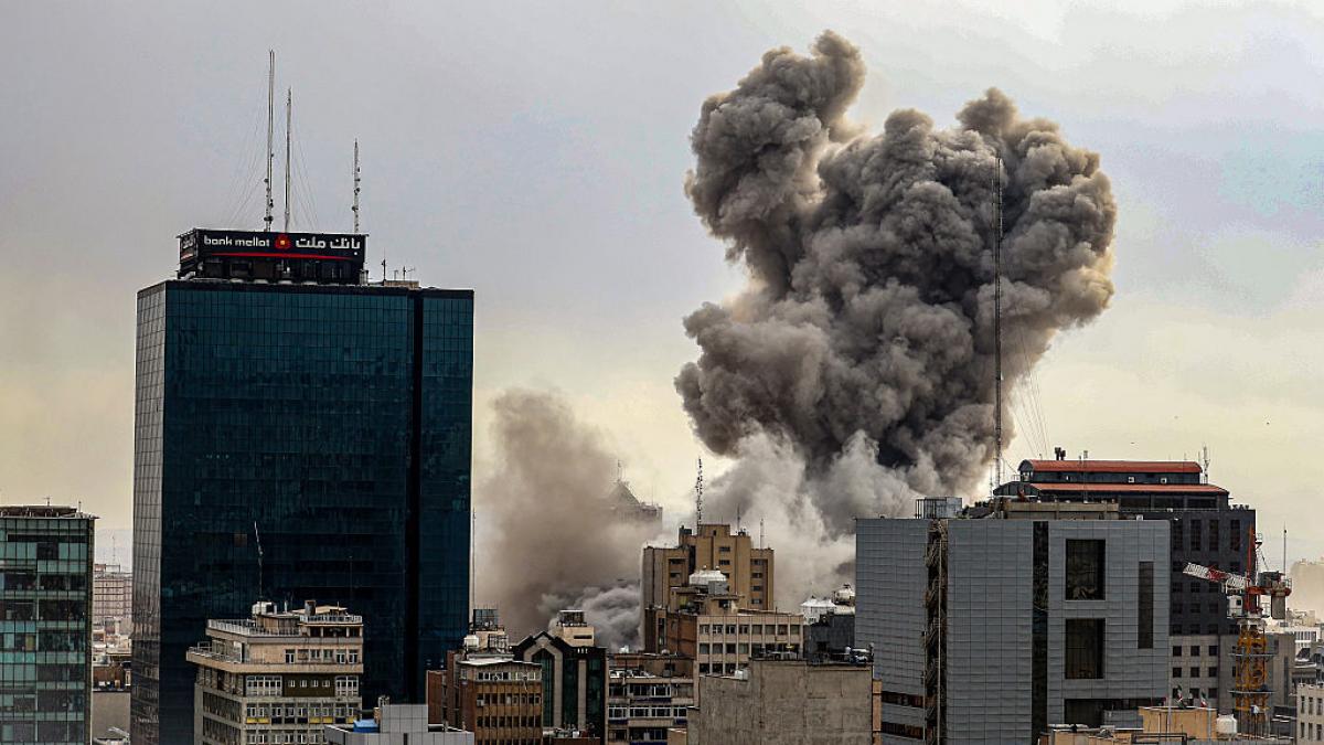Irán advierte del uso de nuevas armas, mientras Teherán sugre un ataque ‘gran escala’, el peor de la guerra