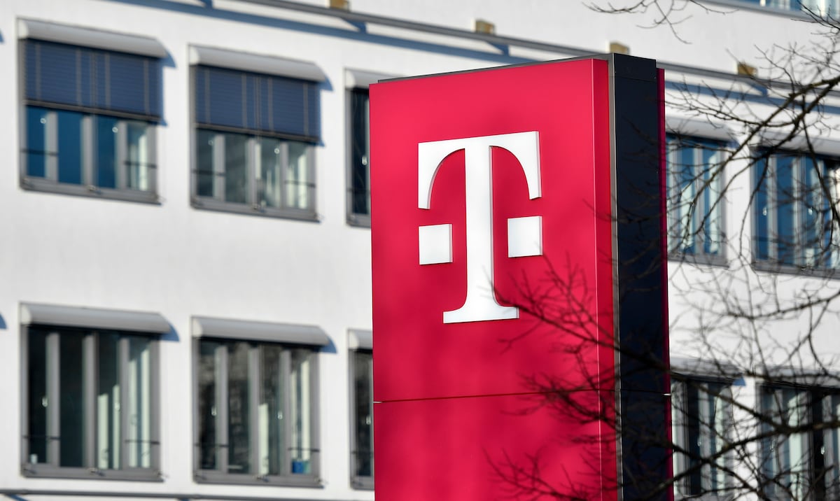 Deutsche Telekom estudia una megafusión con T-Mobile para crear la mayor operadora del mundo | Economía