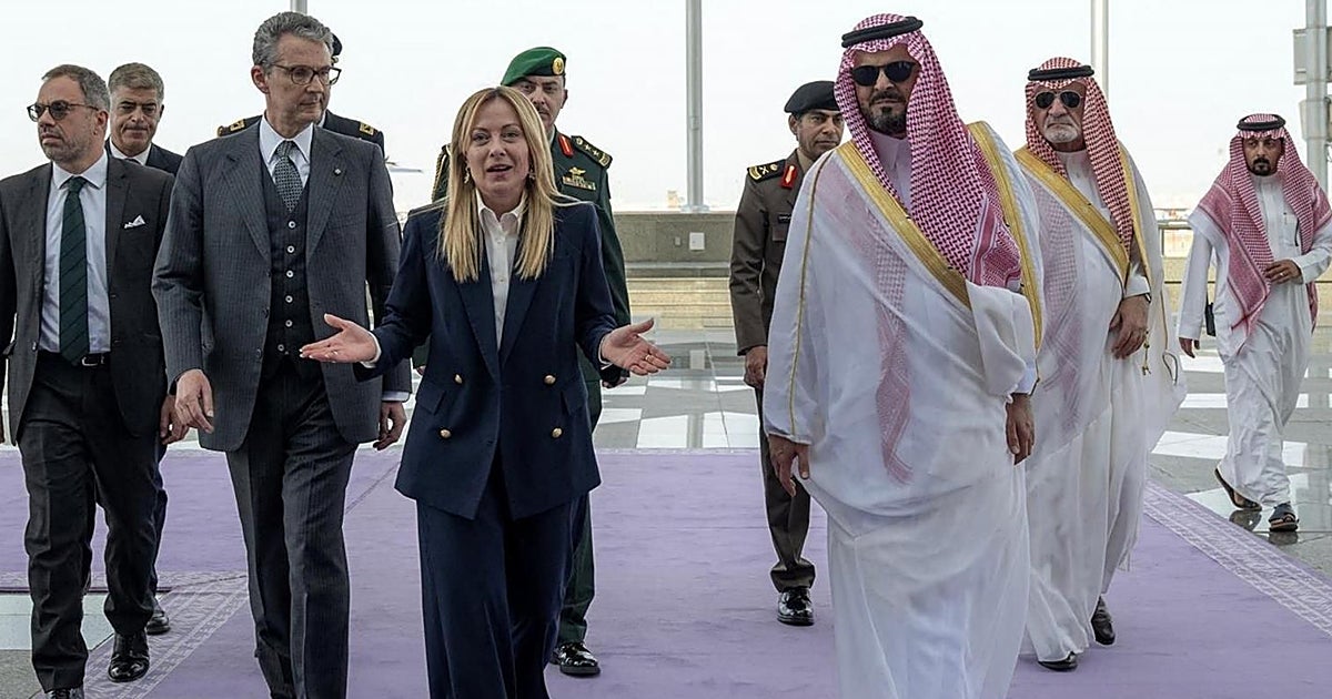 Meloni viaja por sorpresa a Oriente Próximo en busca de petróleo